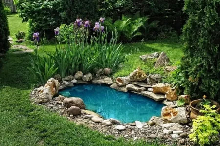 Plandeka PE chroni zbiornik przed utratą wody i zabrudzeniami.