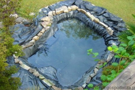 Plandeka PE do tworzenia stawu lub oczka wodnego.