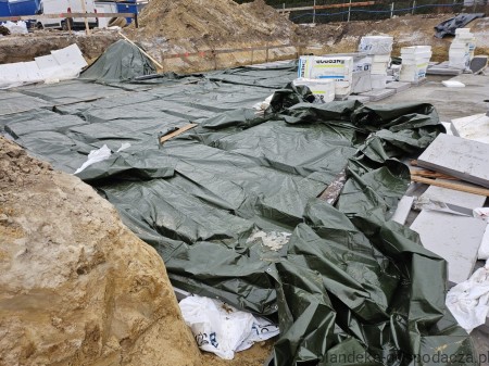 Plandeka PE budowlana zabezpieczenie fundamentu
